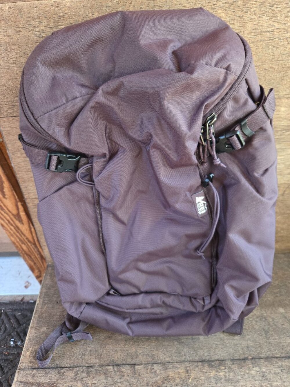 REI 18L Rucksack - Raisin - Picture 1 of 8
